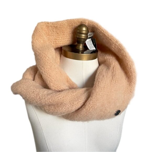 Aritzia TNA Peach Wool / Mohair Sparwood Infinity Knit Scarf - NWTs 🇨🇳 - Picture 5 of 6